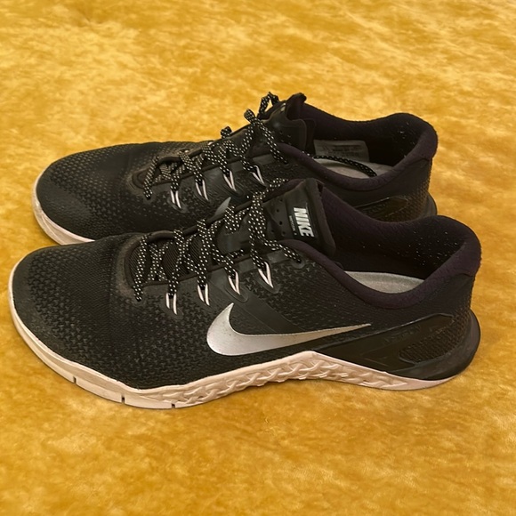 Nike Metcon 4 tennis shoes - Picture 1 of 6